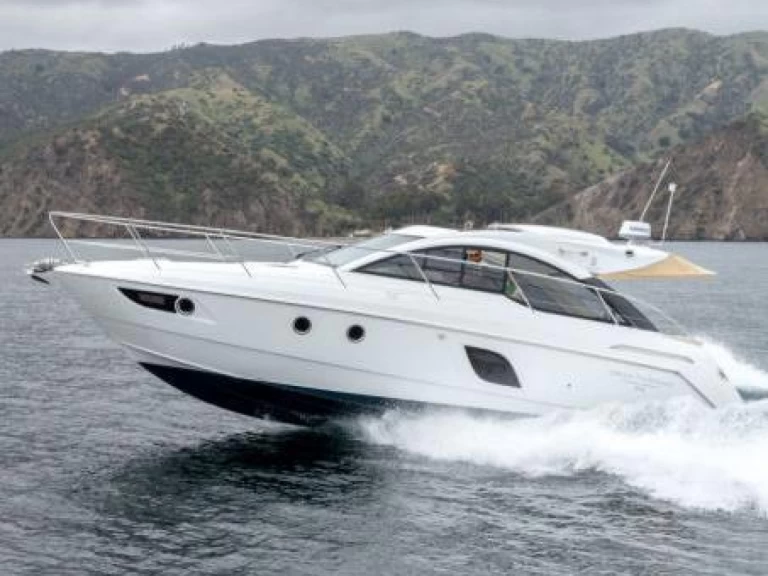 Gran Turismo 38 charter bareboat eller skeppad i Juan-les-Pins