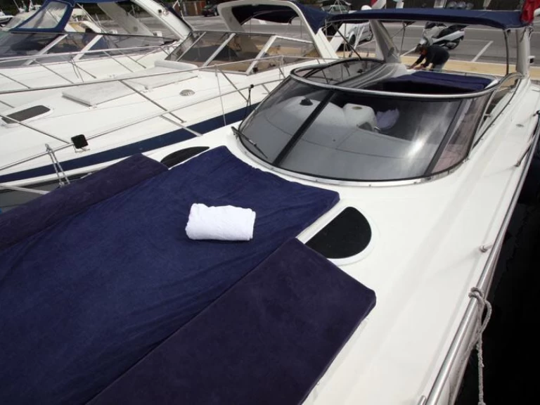 Sunseeker Superhawk 48 charter bareboat eller skeppad i Antibes