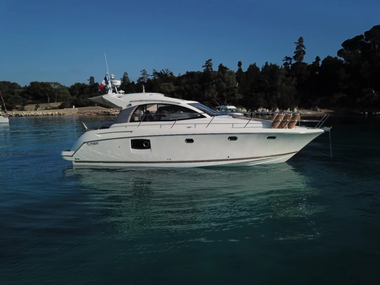 Båtuthyrning Prestige 39 i Juan-les-Pins på Samboat 