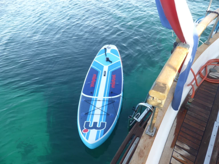 Hyra Motorbåt  med eller utan skeppare eurobanker Figari 