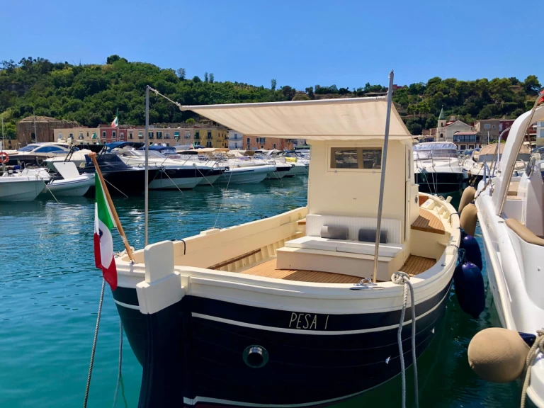 Hyr en F.lli Mileo Gozzo Baia 