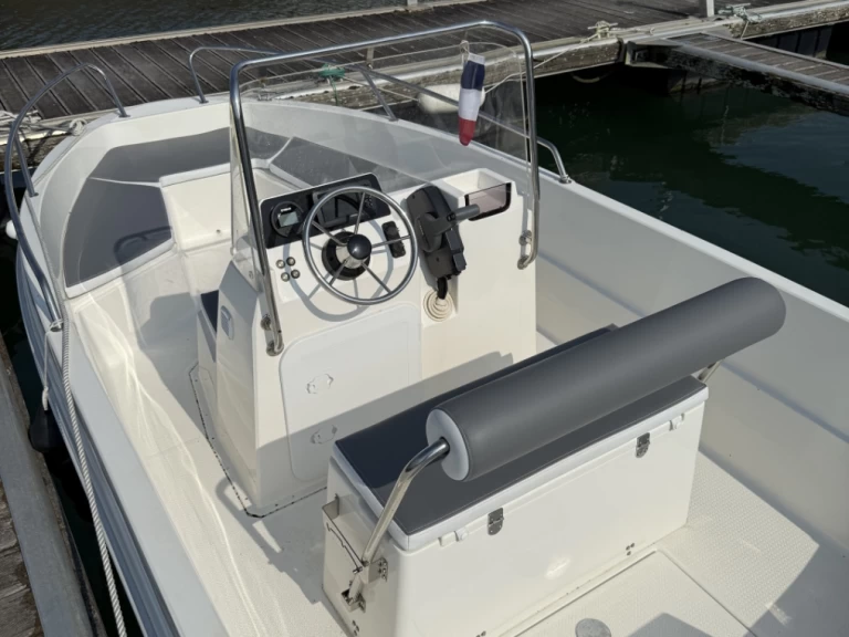 Hyra Motorbåt  med eller utan skeppare Pacific Craft Anglet 