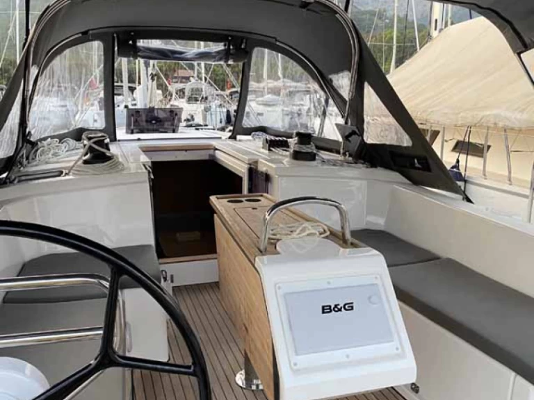 Bavaria Bavaria C38 charter bareboat eller skeppad i Gocek