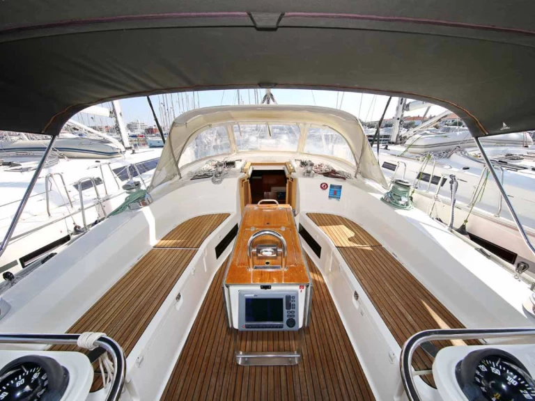 Bavaria Cruiser 45 charter bareboat eller skeppad i Biograd Na Moru