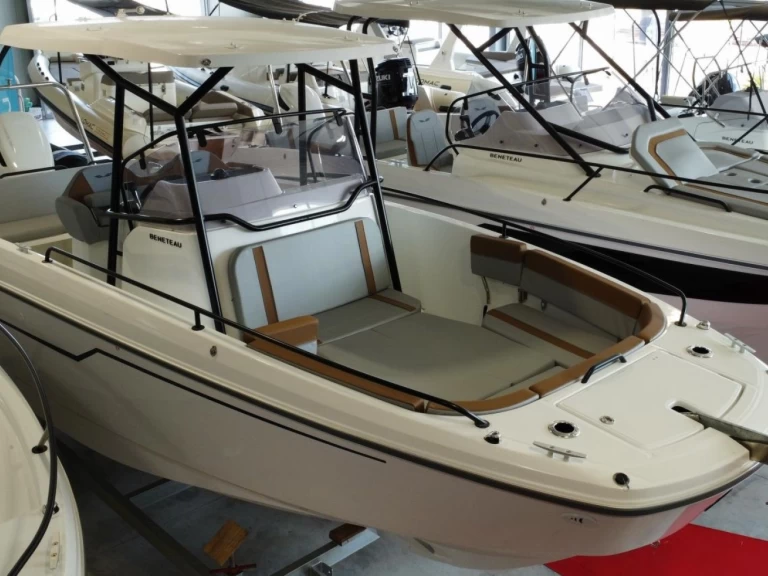 Hyr en Bénéteau Flyer 8 SPACEdeck Ajaccio 