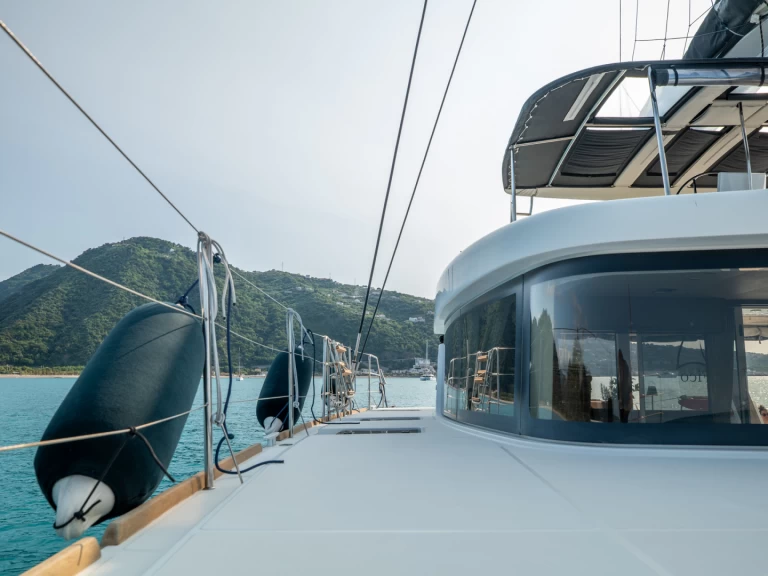 Lagoon Lagoon 52 F charter bareboat eller skeppad i Olbia