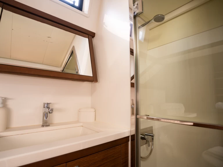 Uthyrning Katamaran  Lagoon med en båtlicens 