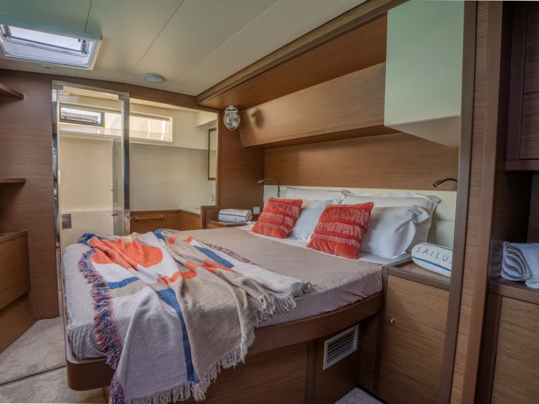 Lagoon Lagoon 52 F charter bareboat eller skeppad i Olbia