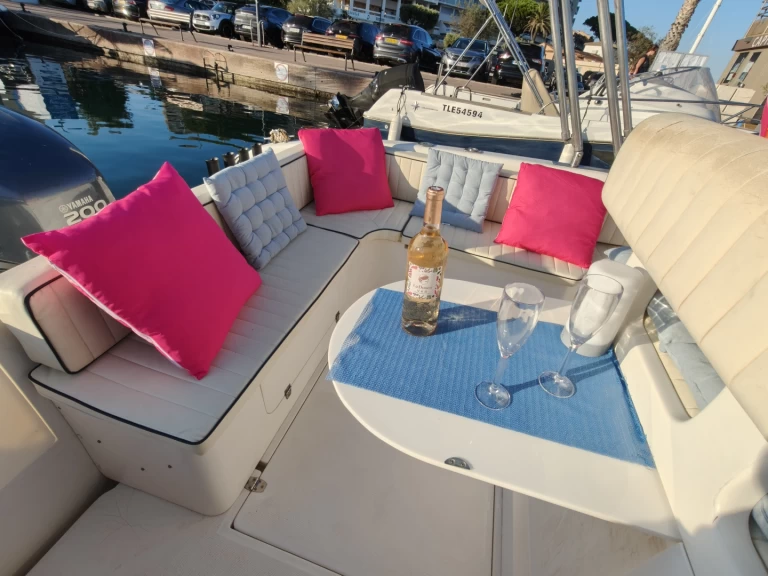 Hyr en Tecnomariner Stealth Mithos  Sainte-Maxime 