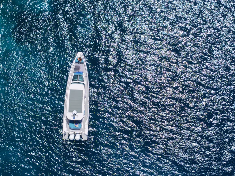 Axopar Axopar 37 Sun-Top charter bareboat eller skeppad i Skiathos