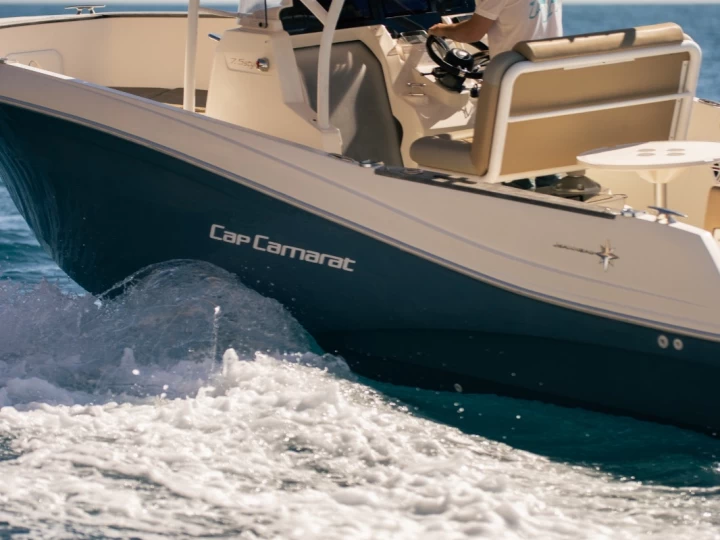 Hyr en Jeanneau Cap Camarat 7.5 CC Altea 