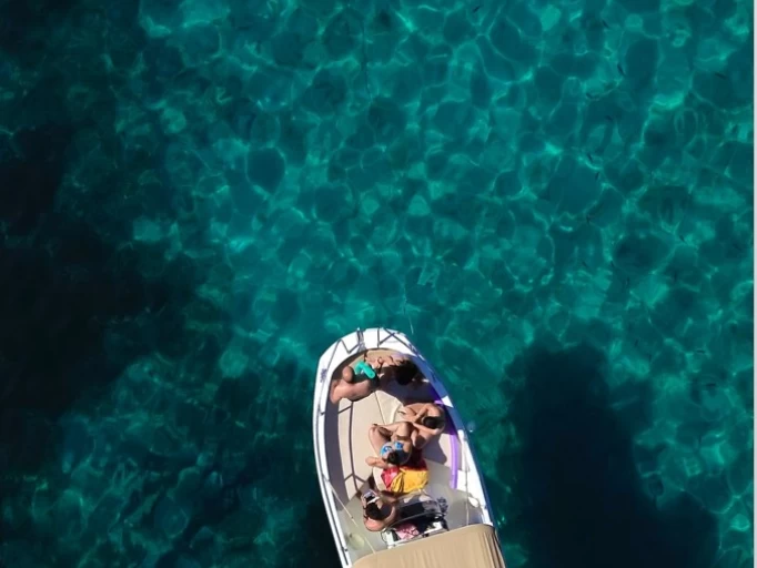 Uthyrning Motorbåt  Idea Marine med en båtlicens 