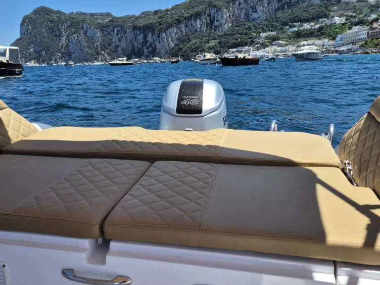 Yacht charter Sorrento billig Salpa Soleil 18