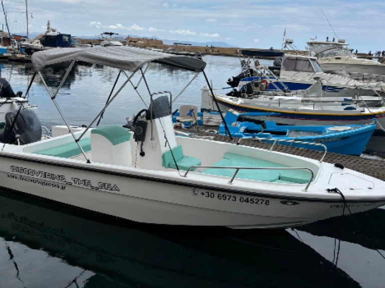 Kreta Mare 550 charter bareboat eller skeppad i Chania