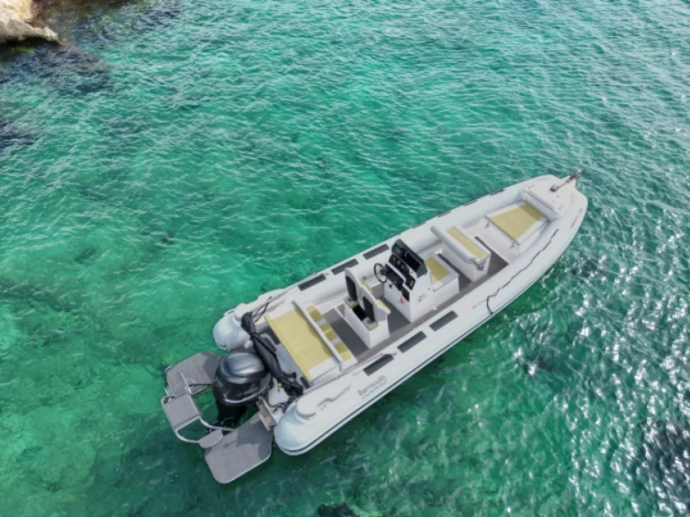 Uthyrning Motorbåt  Barracuda med en båtlicens 