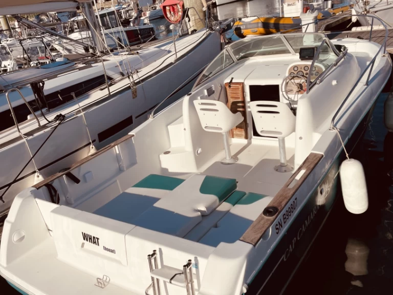 Jeanneau Cap Camarat 725 WA charter bareboat eller skeppad i Larmor-Plage