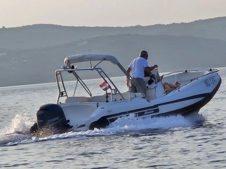 Zar ZAR 57 Welldeck charter bareboat eller skeppad i Selce