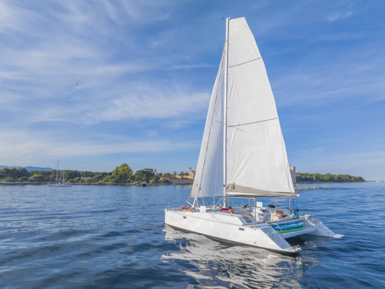 Lombardini Lady Hawke 39 Cabrio charter bareboat eller skeppad i Théoule-sur-Mer
