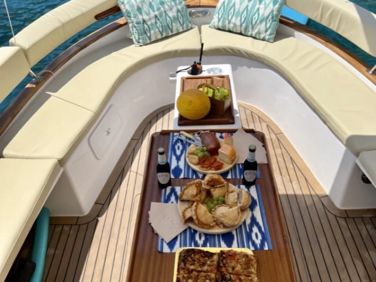 Yacht charter Port d'Alcudia billig m7