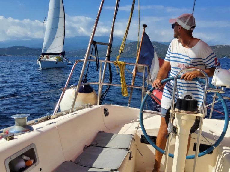 Jeanneau Sun Fizz charter bareboat eller skeppad i Saint-Florent