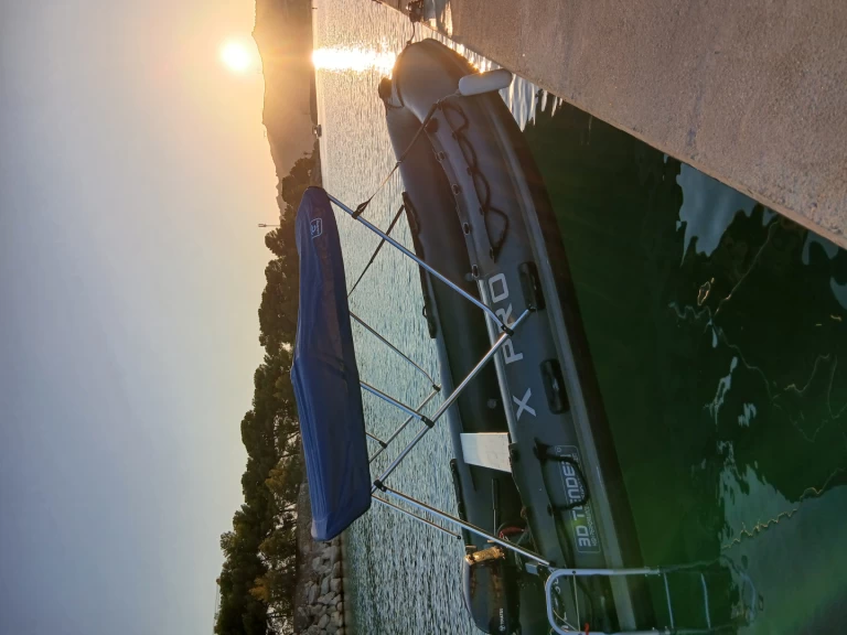 Uthyrning RIB X-Pro med en båtlicens 