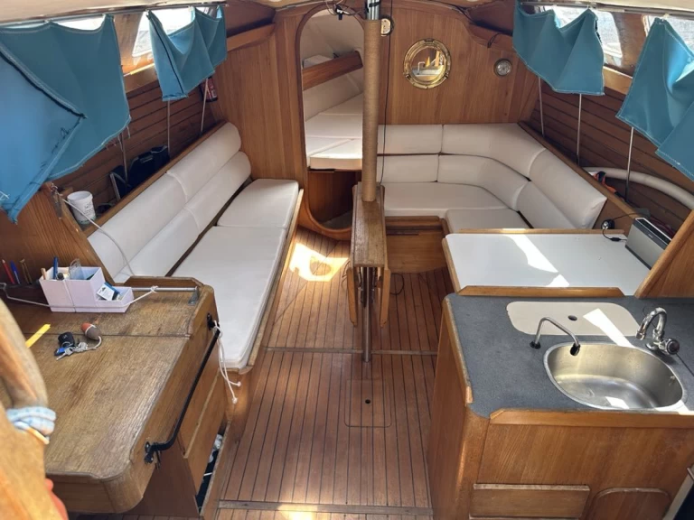 Uthyrning Segelbåt  Kirie med en båtlicens 