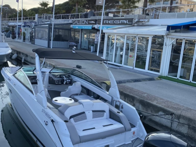 Uthyrning Motorbåt  Four Winns med en båtlicens 