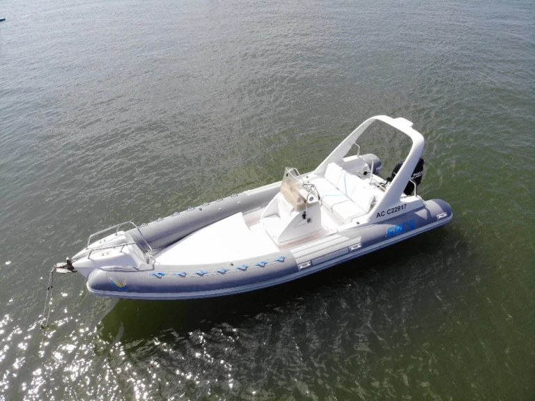 Uthyrning RIB Sacs med en båtlicens 