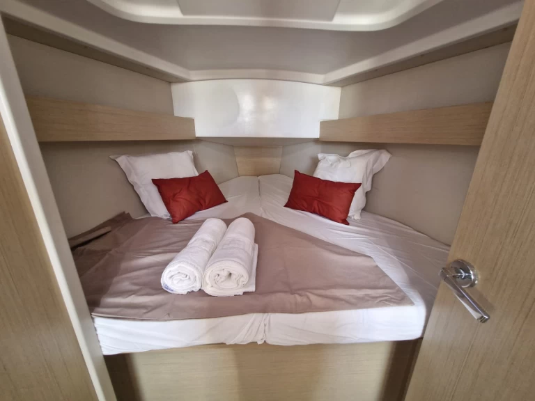 Yacht charter Barcelona billig Oceanis 30.1