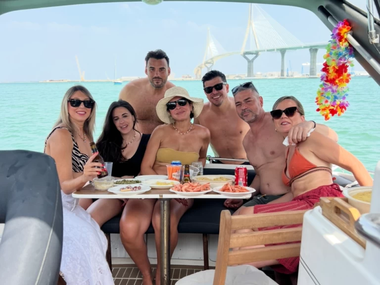 Hyra Motorbåt  med eller utan skeppare Larson Puerto Sherry 