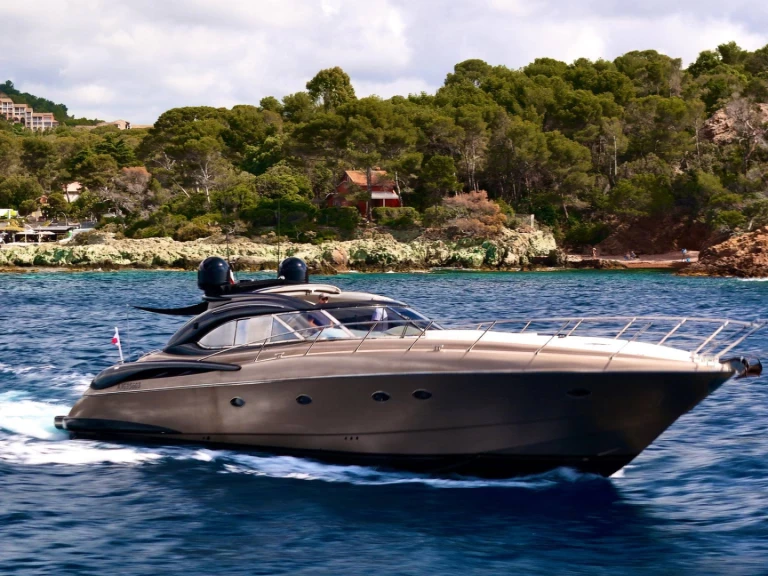 Sunseeker Predator 60 charter bareboat eller skeppad i Saint Raphael