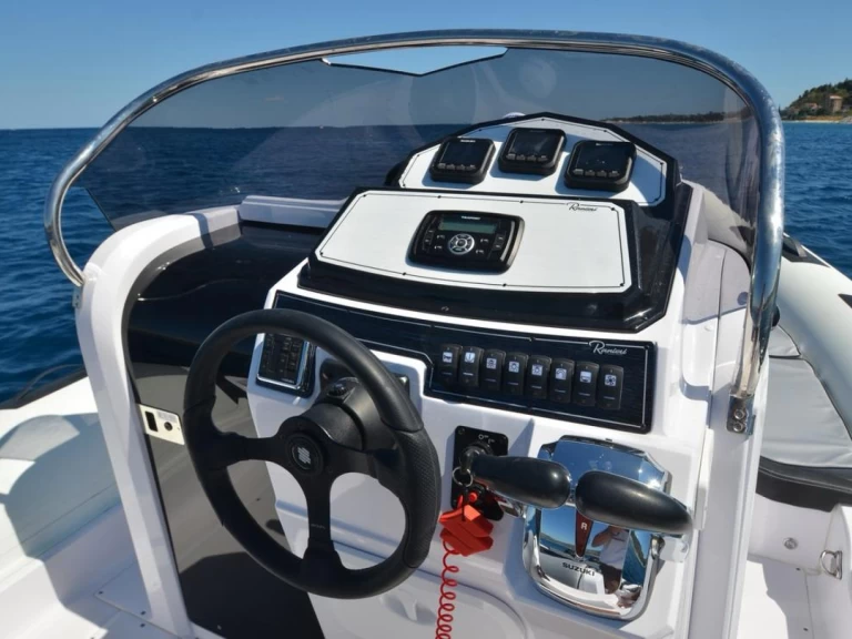 Ranieri Cayman 28 Sport Touring charter bareboat eller skeppad i Altea