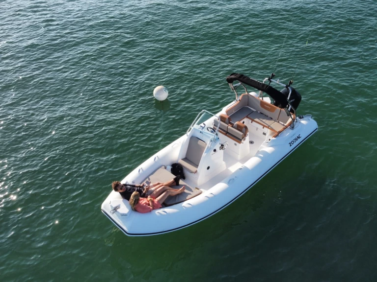 Uthyrning RIB Zodiac med en båtlicens 