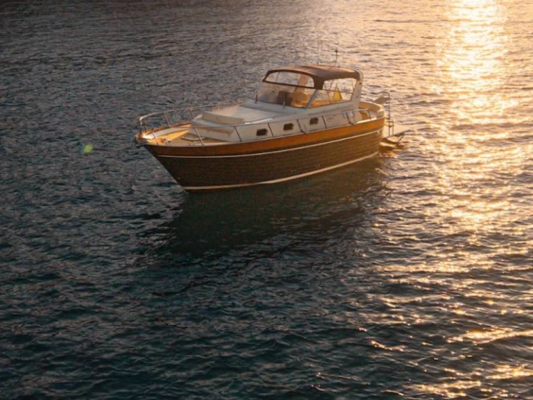 Hyra Motorbåt  med eller utan skeppare Apreamare Monopoli 