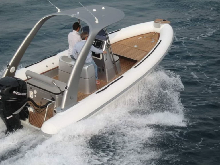 Uthyrning RIB Ufo med en båtlicens 