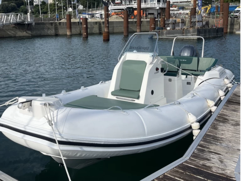 Uthyrning RIB Zodiac med en båtlicens 