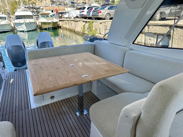 Bénéteau Gran turismo 36 ob charter bareboat eller skeppad i Marseille