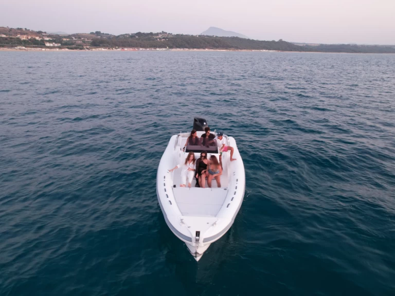 Uthyrning RIB Pajara med en båtlicens 