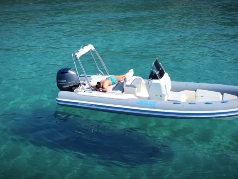 Uthyrning RIB Joker Boat med en båtlicens 