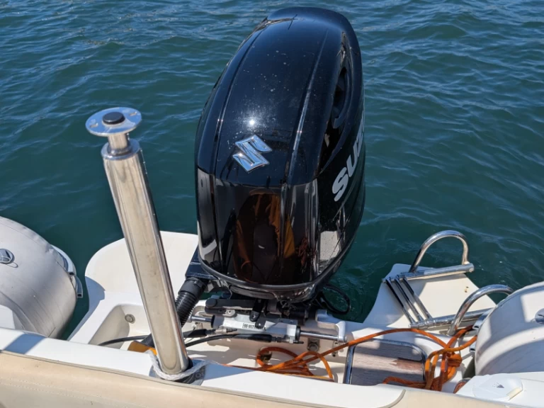 Yacht charter Hyeres billig NJ 700