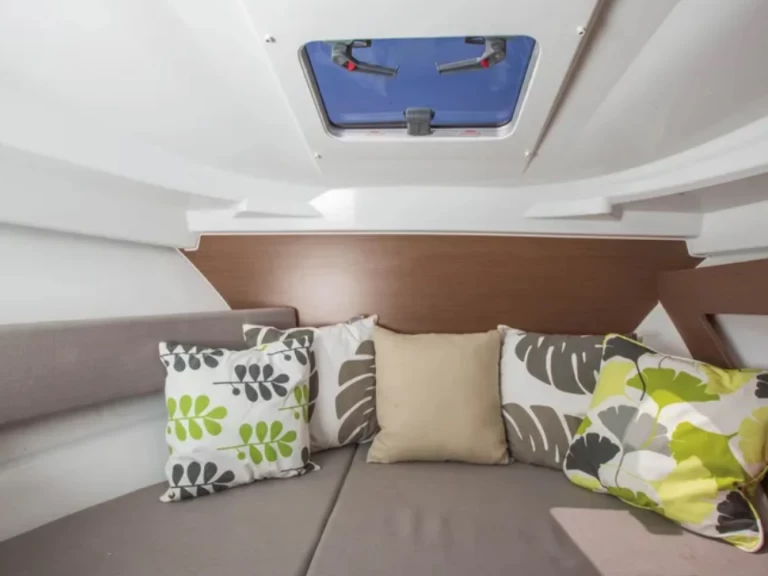 Hyra Motorbåt  med eller utan skeppare Jeanneau Sanremo 