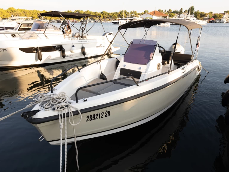 Hyra Motorbåt  med eller utan skeppare Compass Boats Šibenik  