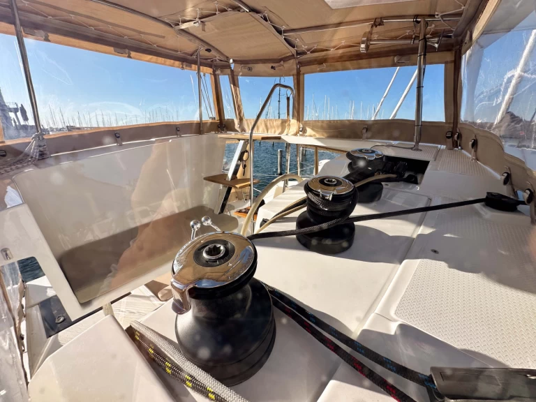 Fountaine Pajot Isla 40 charter bareboat eller skeppad i Rostock