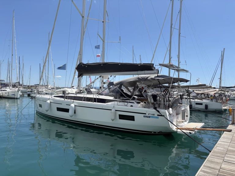 Bavaria Bavaria C46 charter bareboat eller skeppad i Kaštela