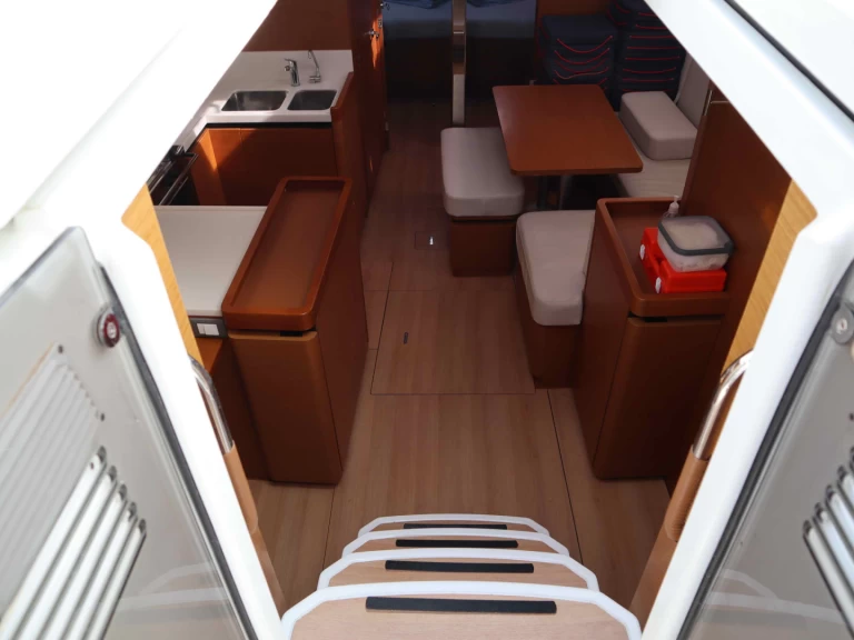 Segelbåt  för uthyrning Ligia till det bästa priset 