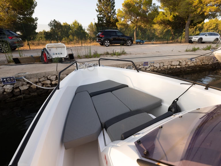 Compass Boats Compass 7s charter bareboat eller skeppad i Šibenik 