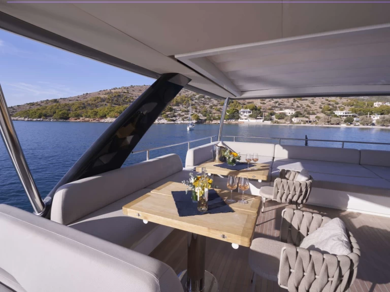 Lyx yacht för uthyrning Nea Peramos till det bästa priset 