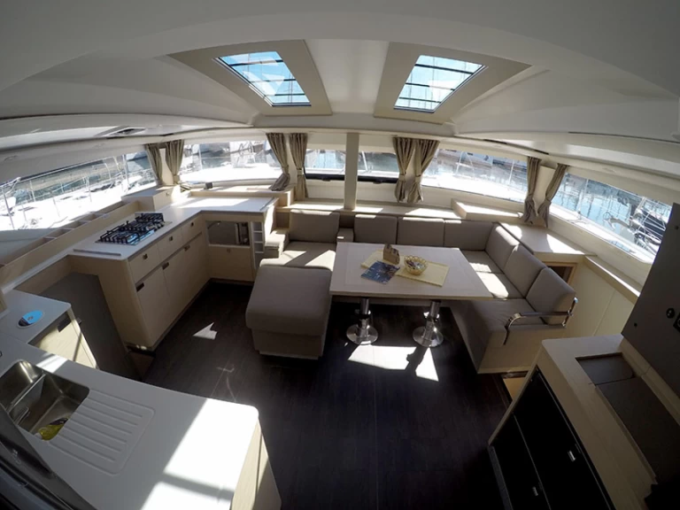Hyr en Fountaine Pajot Elba 45 Šibenik  