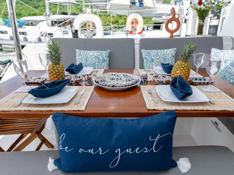 Hyra Lyx yacht med eller utan skeppare Fountaine Pajot Brittiska Jungfruöarna 