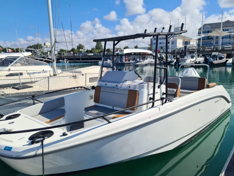 Uthyrning Motorbåt  Bénéteau med en båtlicens 